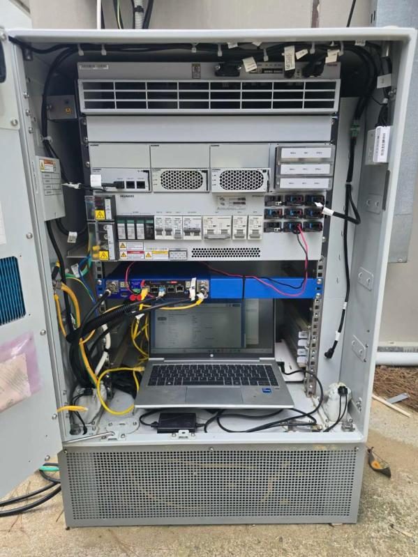 Equipment cabinet and testing